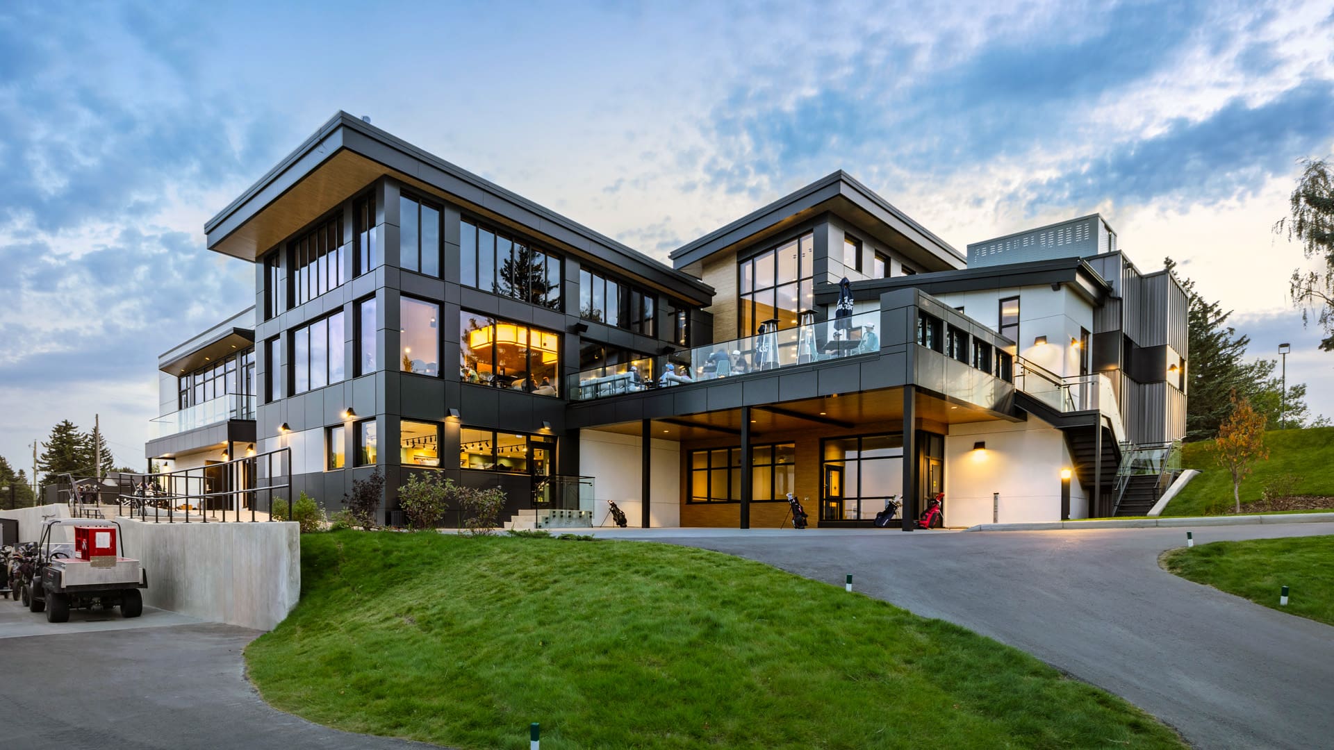 The-Winston-Golf-Club-Clubhouse-Calgary-Graham-1